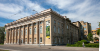 Здание библиотеки, лето 2019 г.