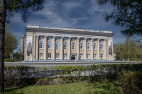 Фасад библиотеки. Май 2023 г.