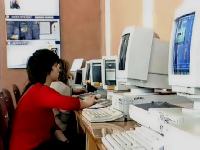 Читатели. Центр открытого доступа к Интернет. 2003 г.