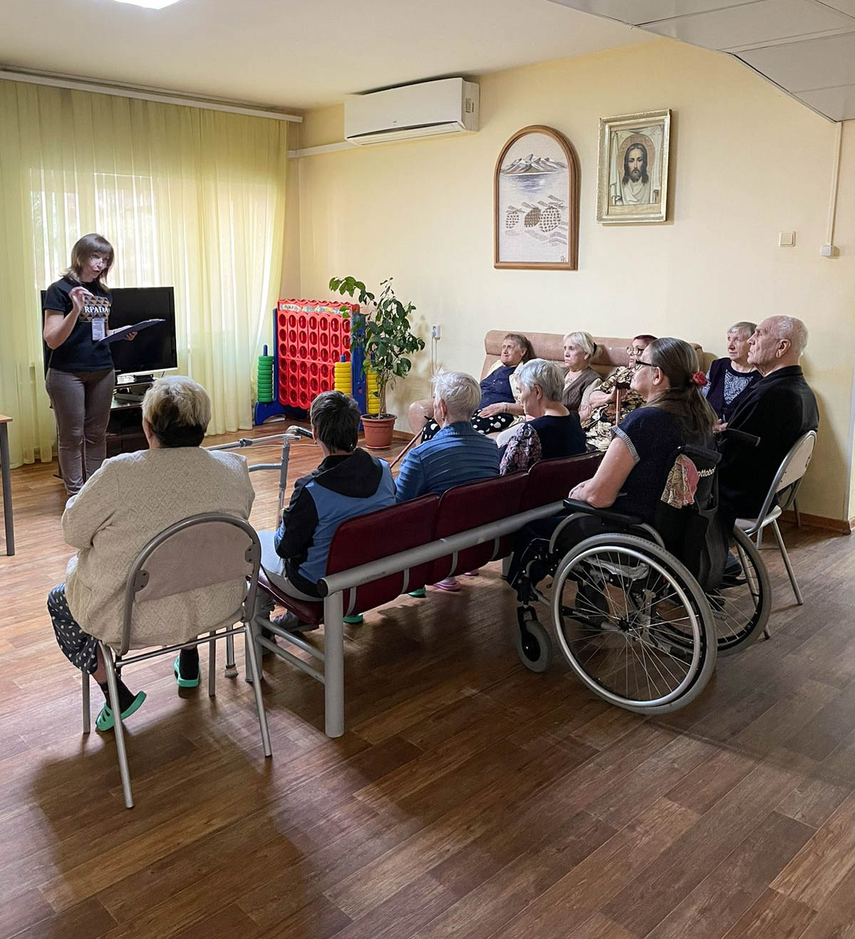 Библиотечный выезд в дом-интернат для престарелых и инвалидов | 19.06.2023  | Кемерово - БезФормата